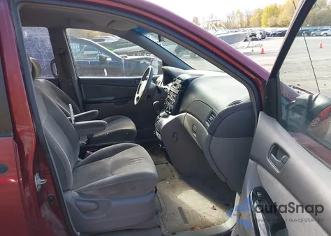 2004 Toyota Sienna Ce z USA, uszkodzony, nr VIN 5TDZA29C94S016889